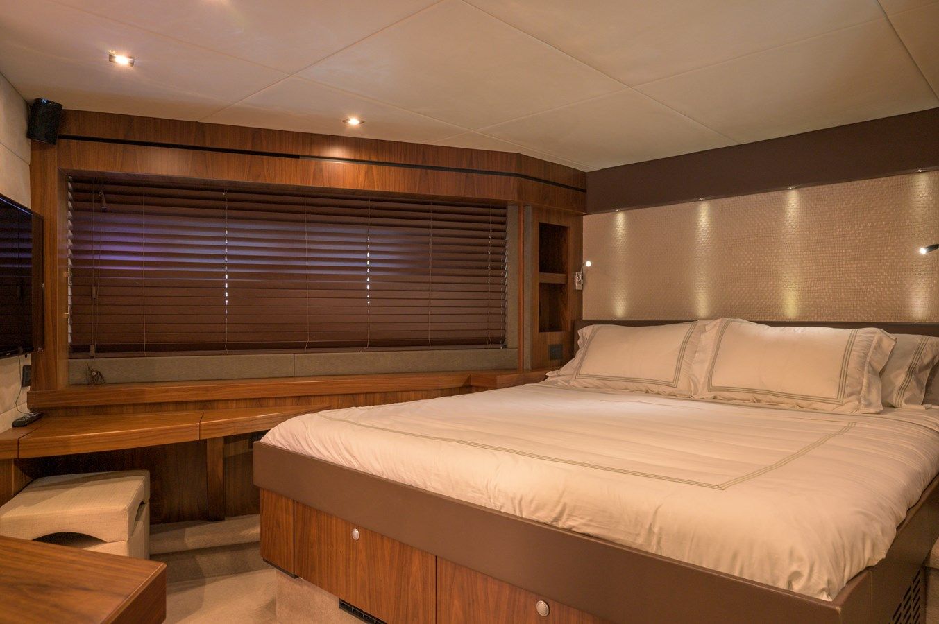 Buy a yacht Kastelan - Sunseeker