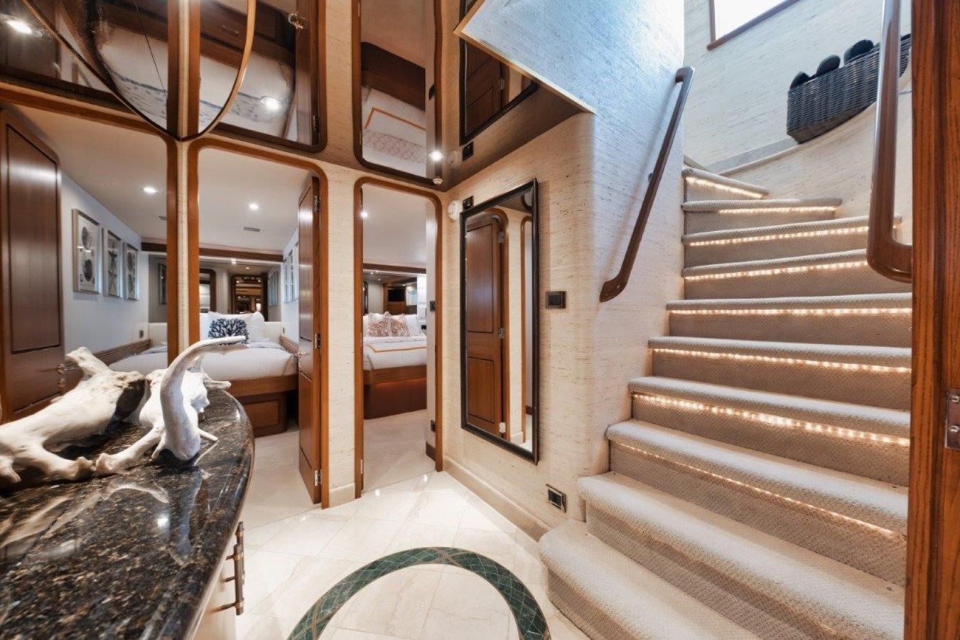 Buy a yacht Island Girl - WESTPORT