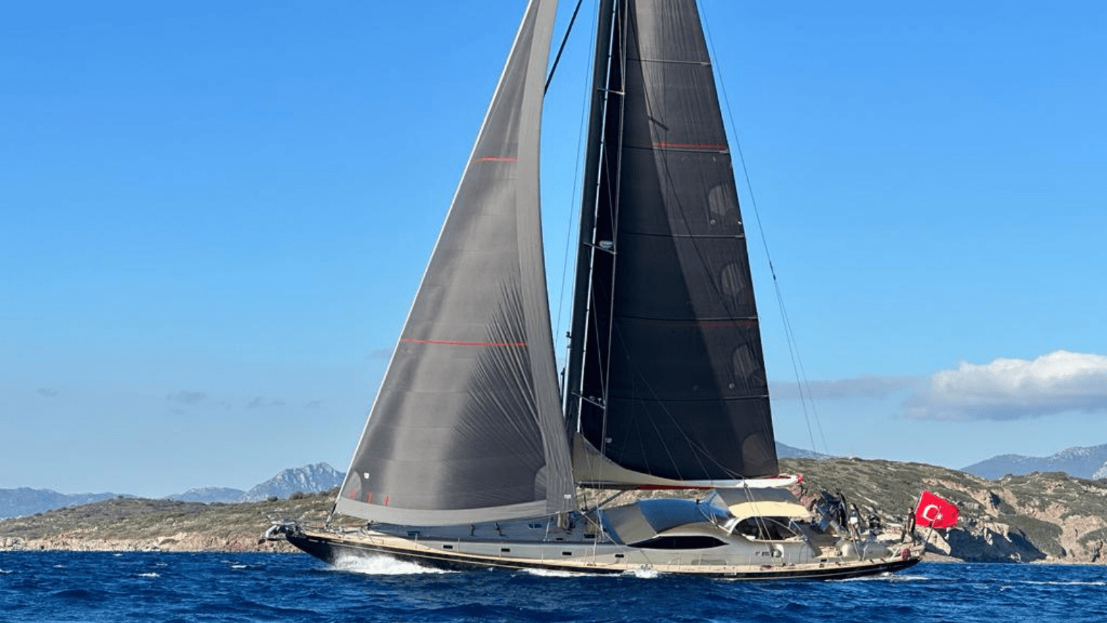 Buy a yacht Golden Touch 88