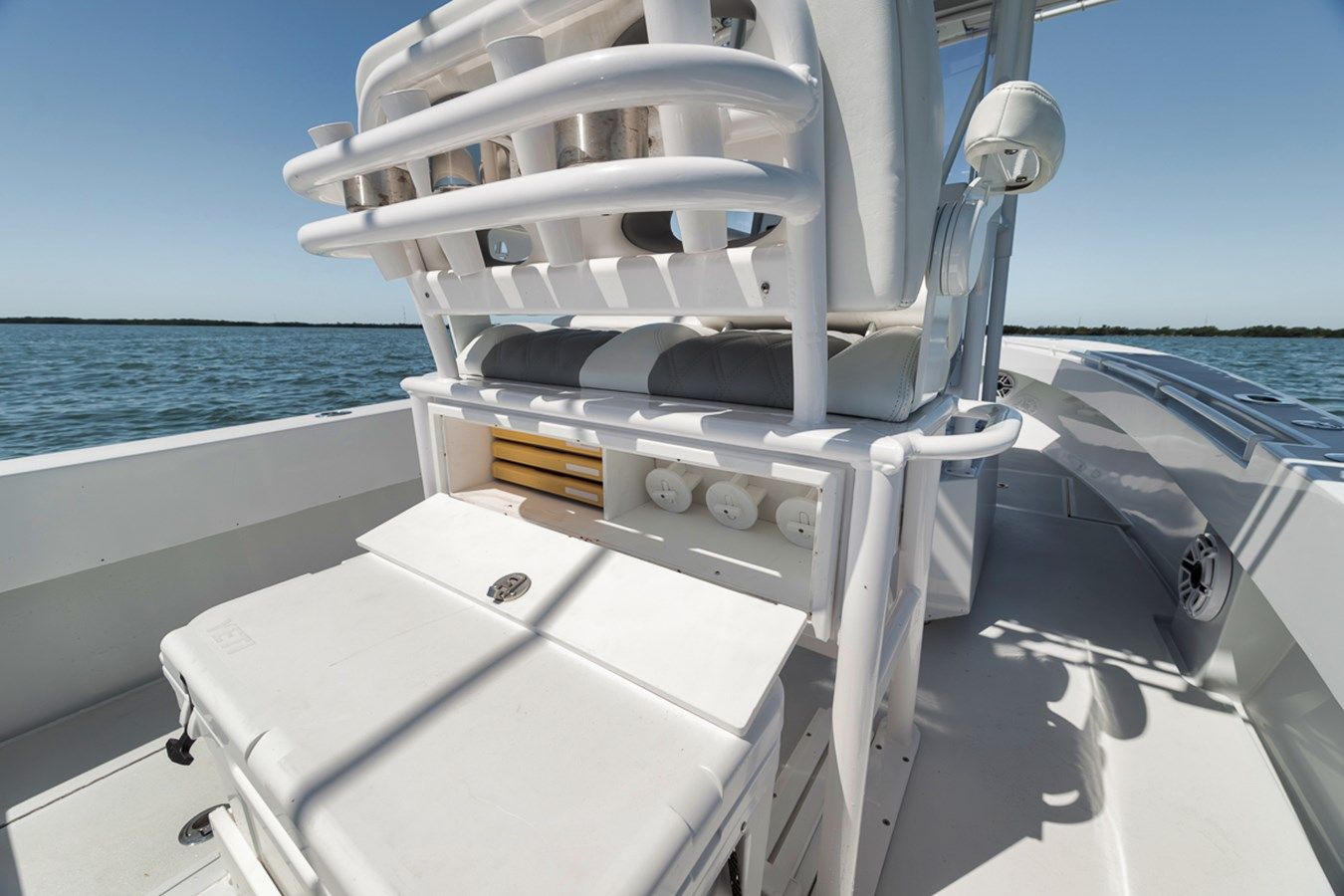 Купить яхту Contender 2004 25 Tournament в Shestakov Yacht Sales