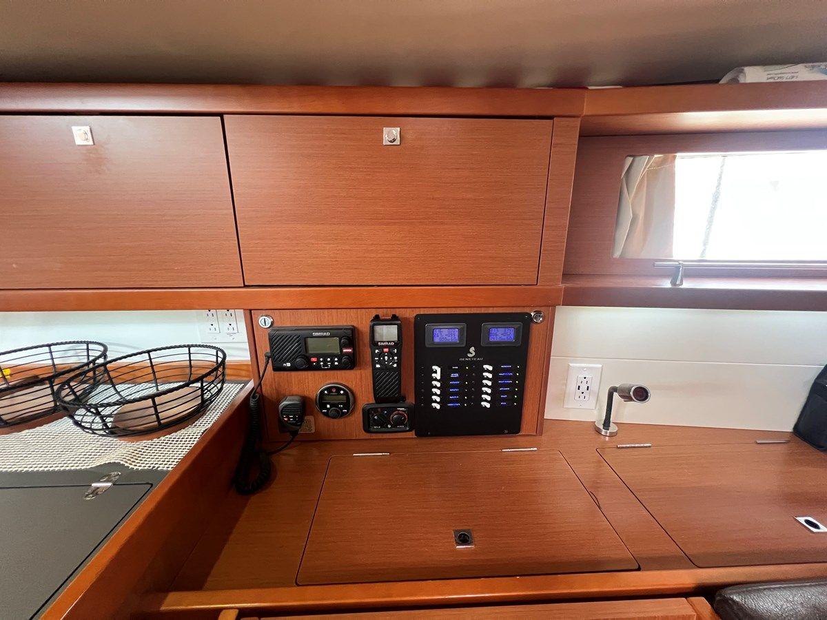 Buy a yacht Beneteau Oceanis 48