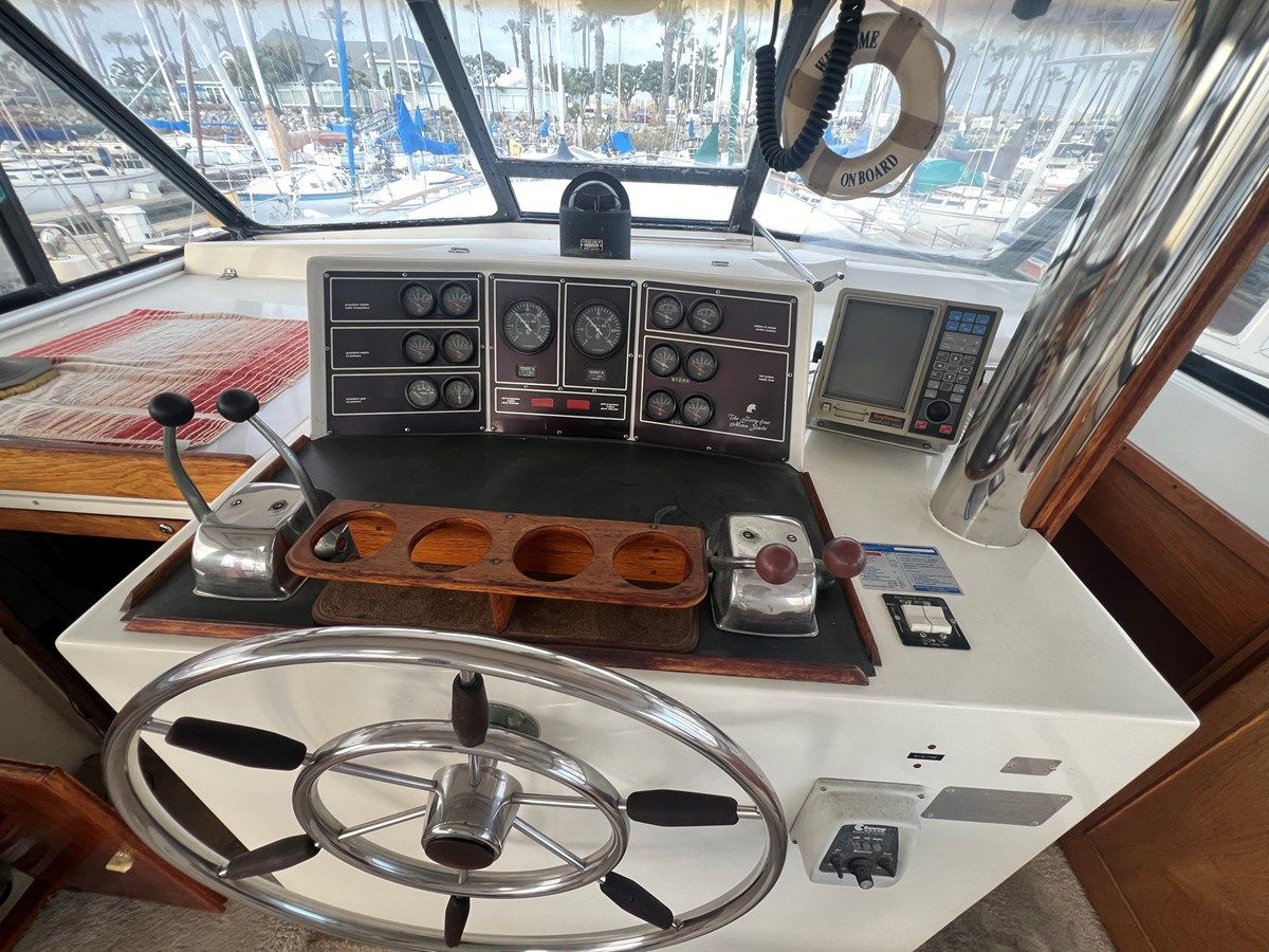 Купить яхту 1979 Trojan FBMY 1979 в Shestakov Yacht Sales