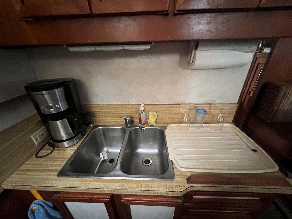 Купить яхту 1979 Trojan FBMY FBMY в Shestakov Yacht Sales