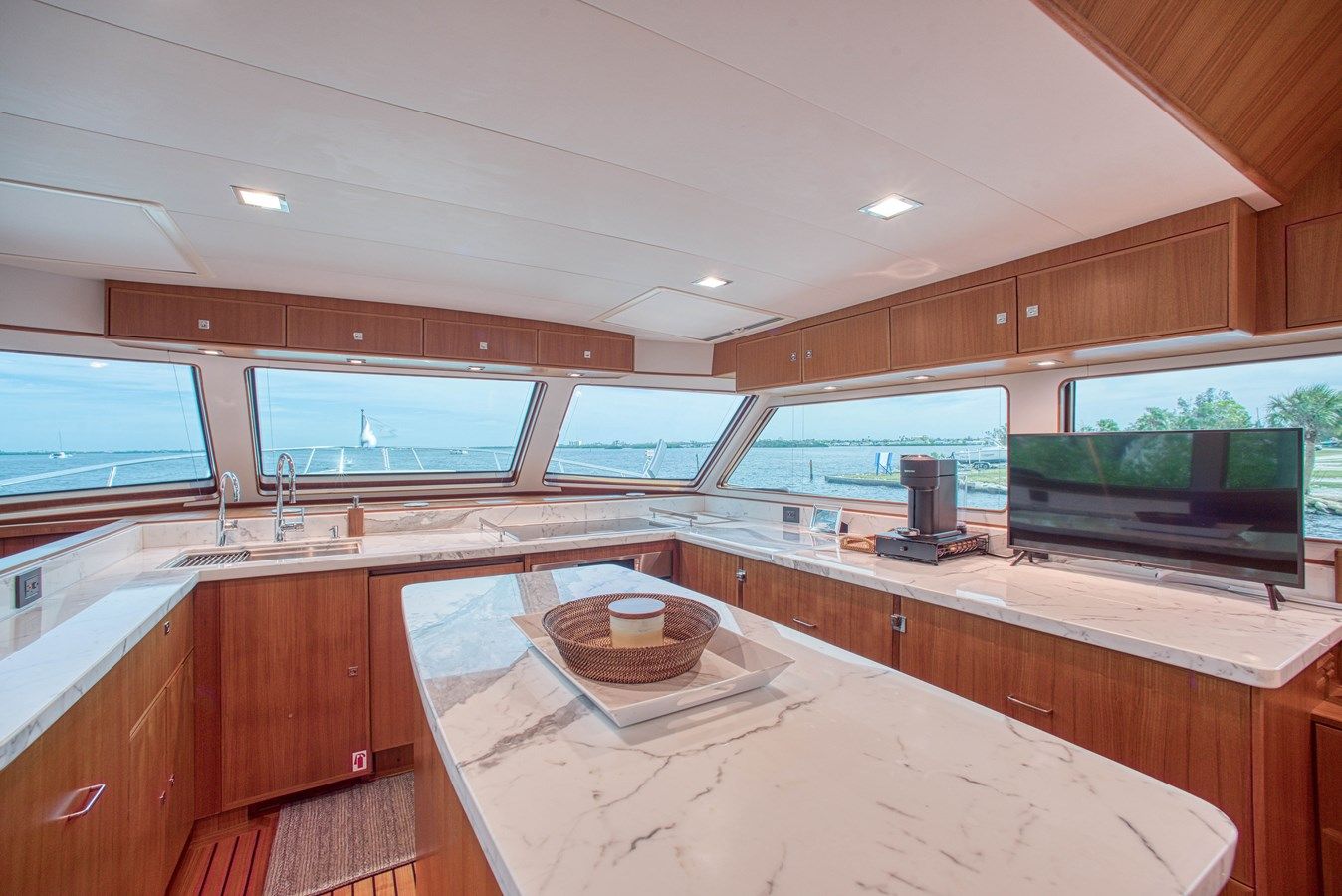 Стоимость яхты INCORRIGIBLE - Marlow