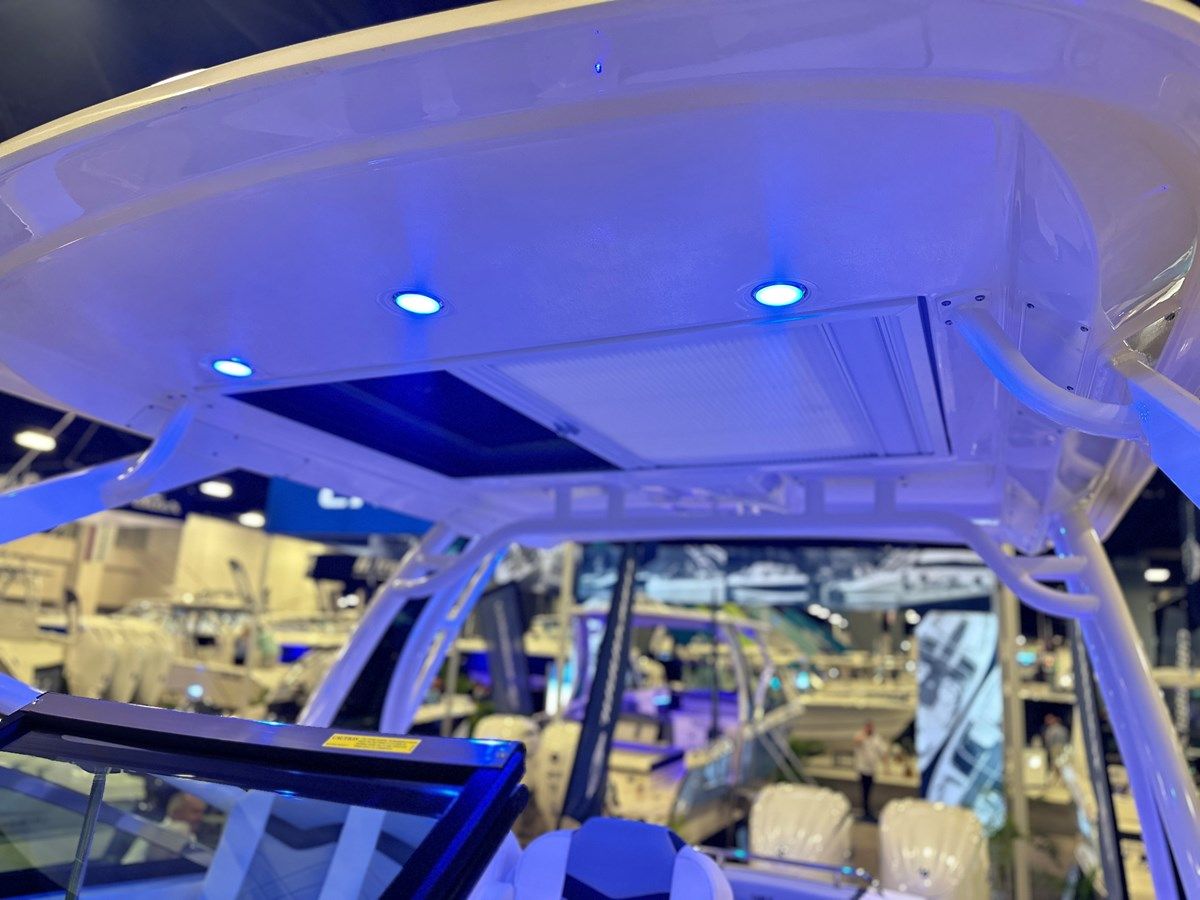 Купить яхту Chaparral 280 OSX 280 OSX в Shestakov Yacht Sales