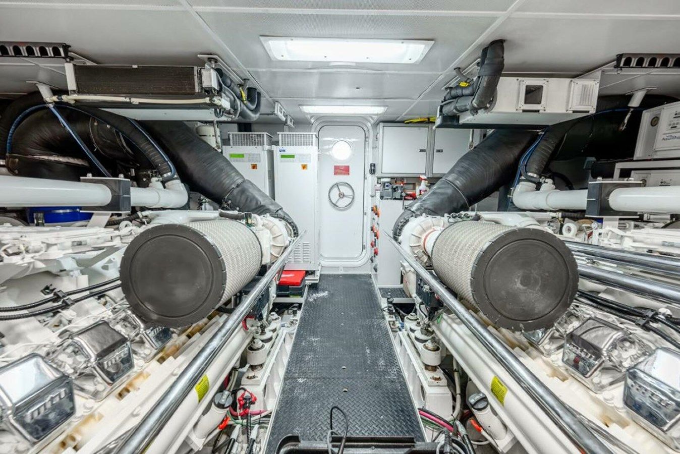 Купить яхту SIMPLICITY в Shestakov Yacht Sales