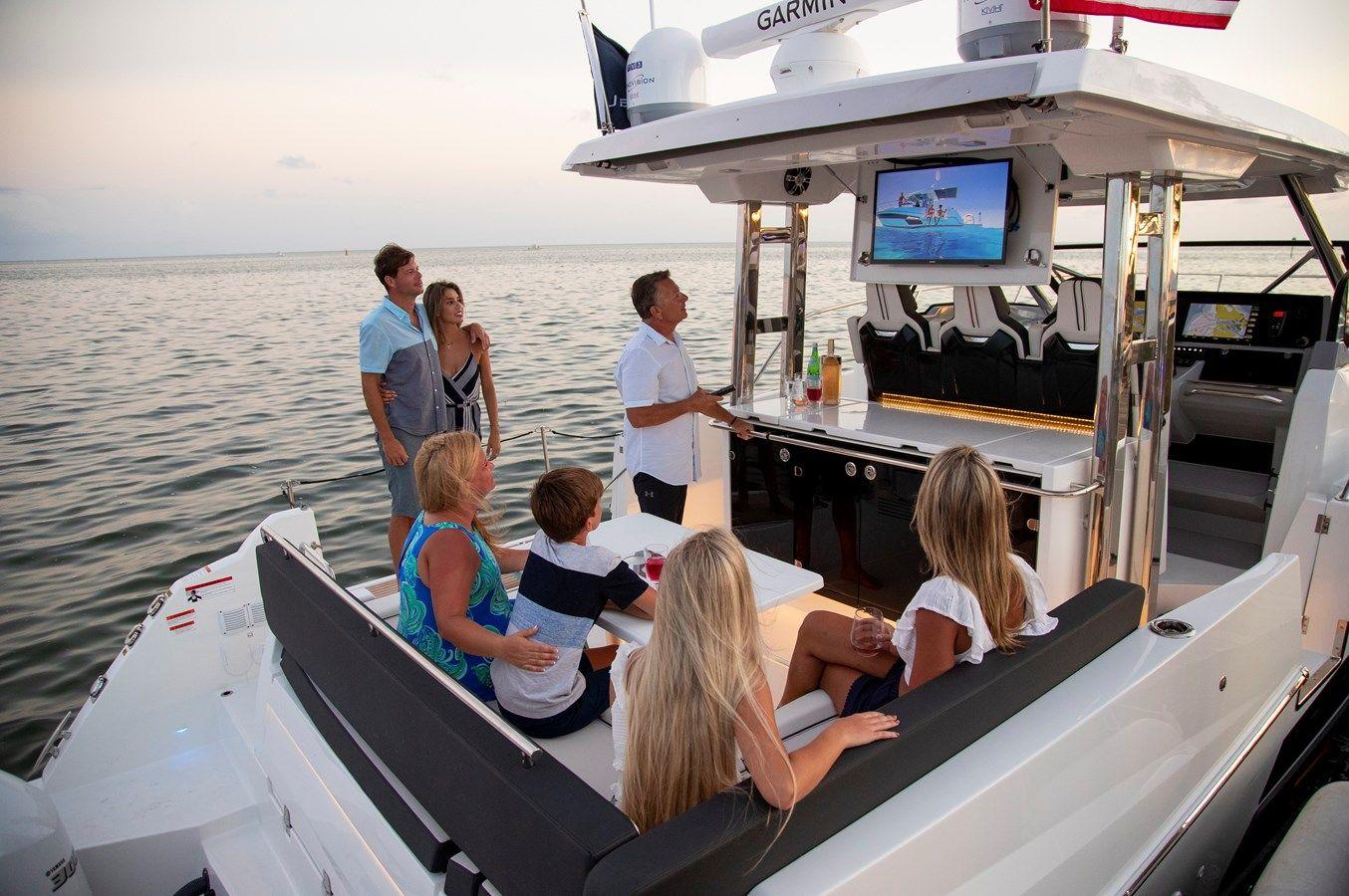 Buy a Jeanneau Leader 12.5 WA - Jeanneau at Shestakov Yacht Sales