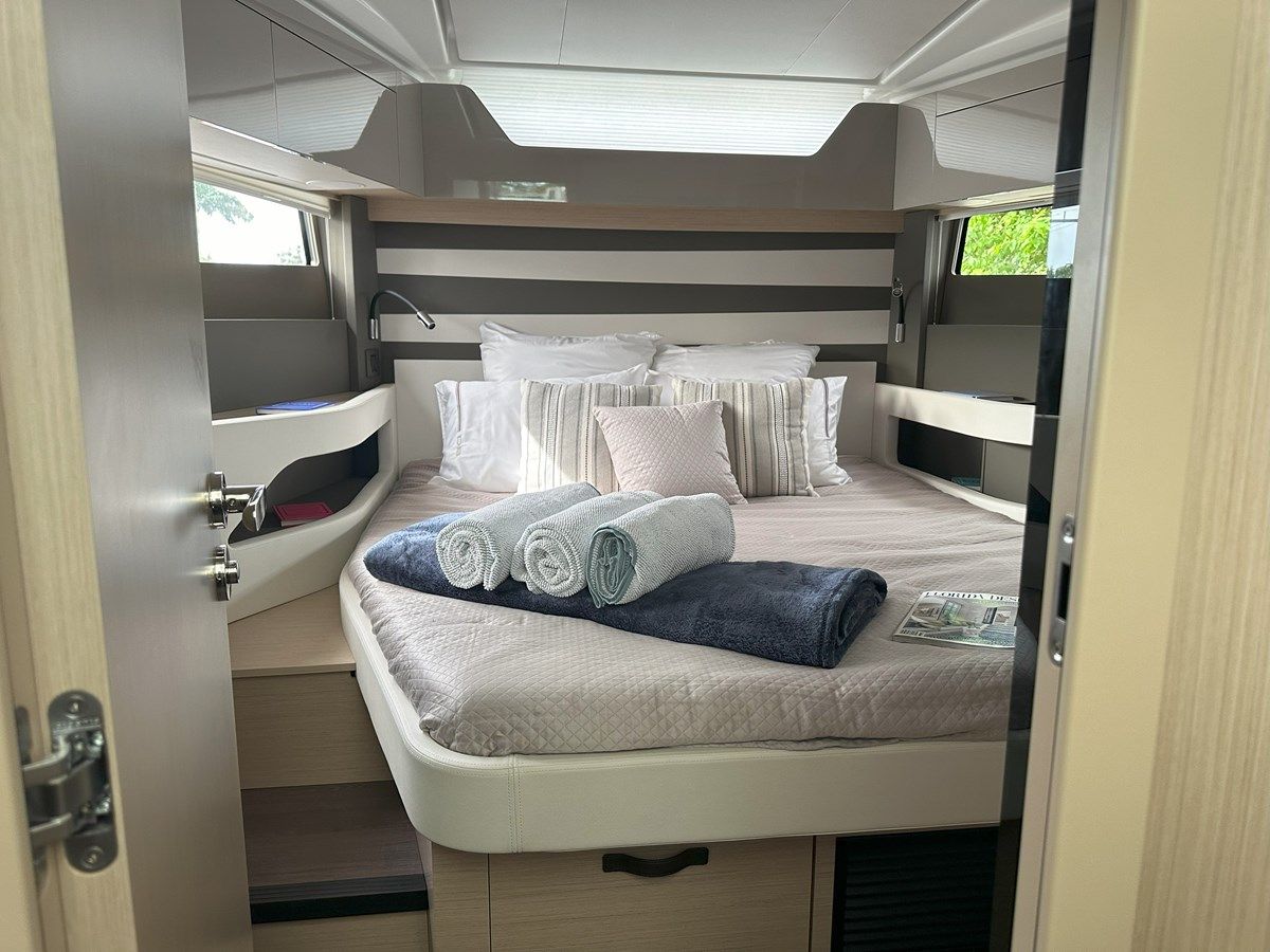 Buy a DB 43 - Jeanneau at Shestakov Yacht Sales