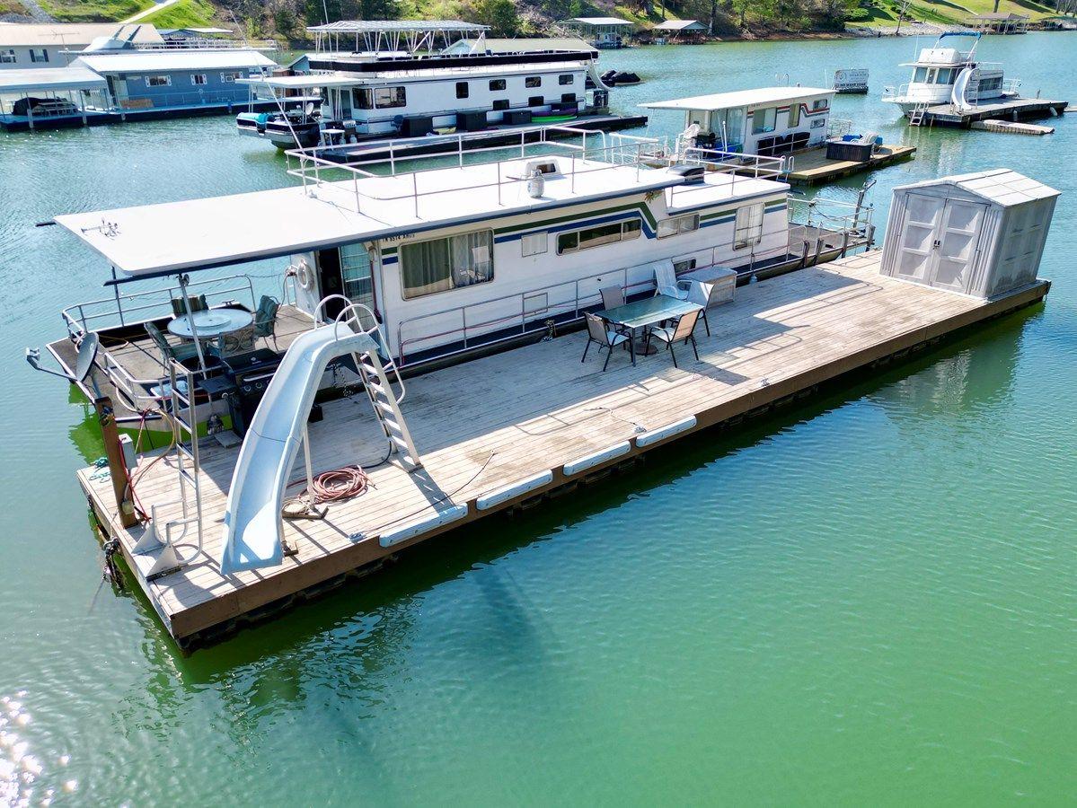 Buy a yacht 77 Sumerset 14 x 58 Aluminum Hull with Catwalks