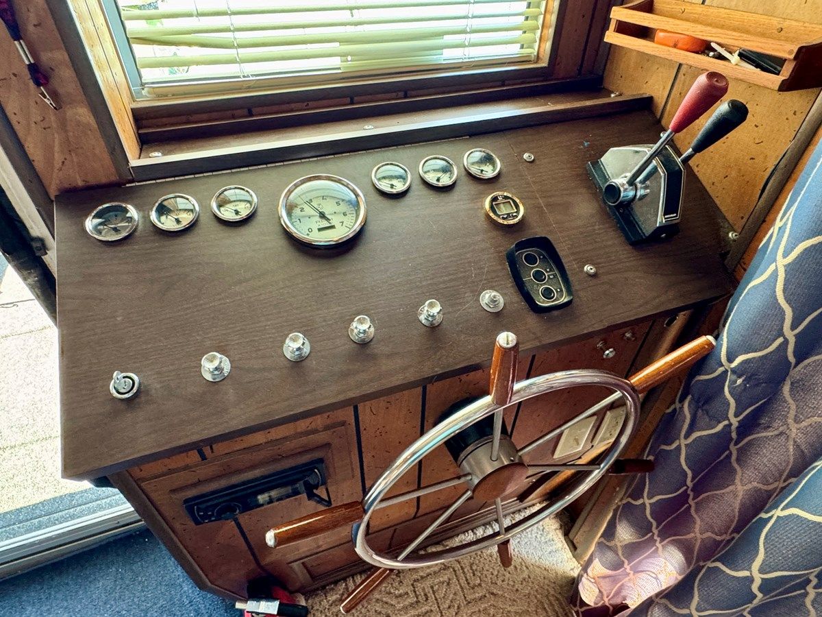 77 Sumerset 14 x 58 Aluminum Hull with Catwalks 1977 yacht sale