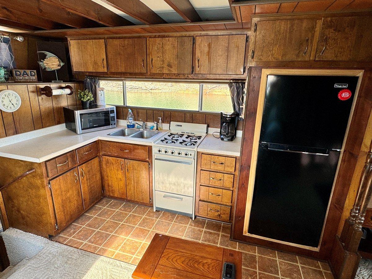 77 Sumerset 14 x 58 Aluminum Hull with Catwalks 14 x 58 Aluminum Hull with Catwalks