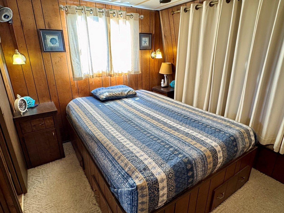 Buy a 77 Sumerset 14 x 58 Aluminum Hull with Catwalks - SUMERSET HOUSEBOATS at Shestakov Yacht Sales