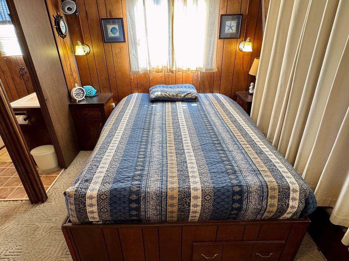 Buy a yacht 77 Sumerset 14 x 58 Aluminum Hull with Catwalks 1977