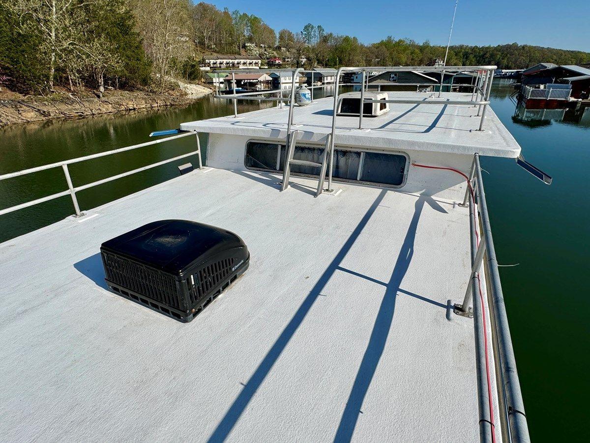 best yacht sales deals 77 Sumerset 14 x 58 Aluminum Hull with Catwalks - SUMERSET HOUSEBOATS