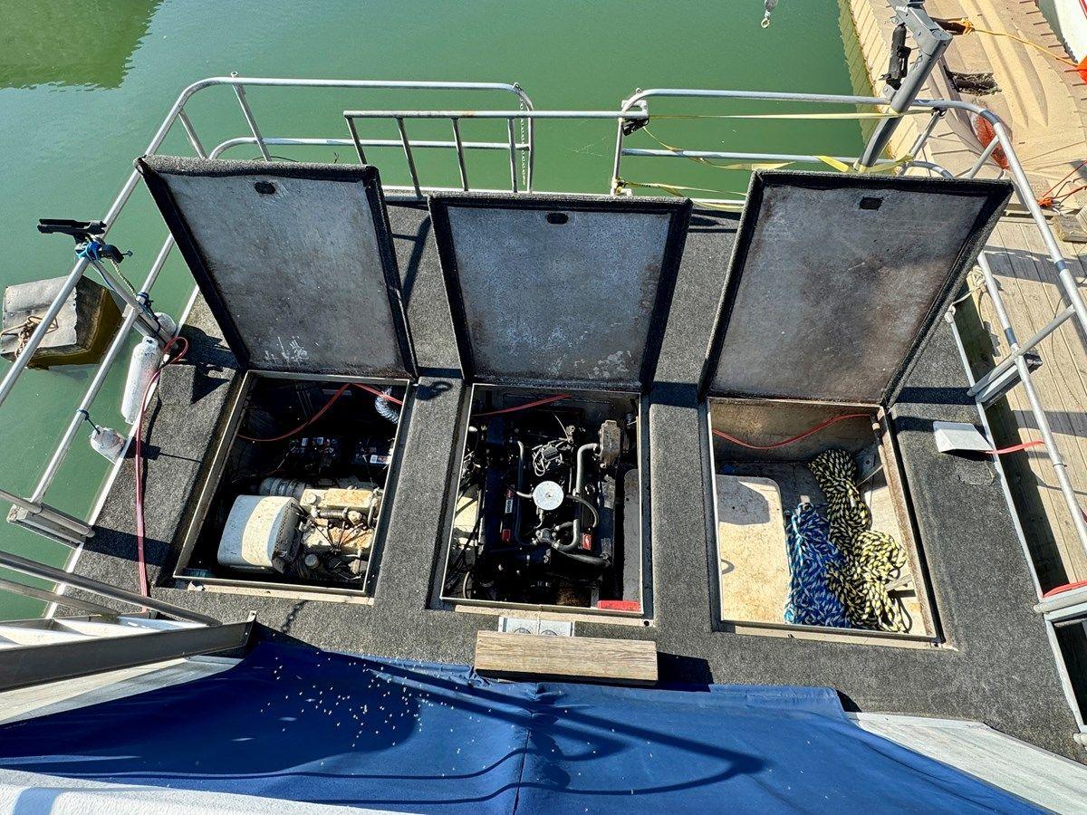 77 Sumerset 14 x 58 Aluminum Hull with Catwalks 1977 yacht sale