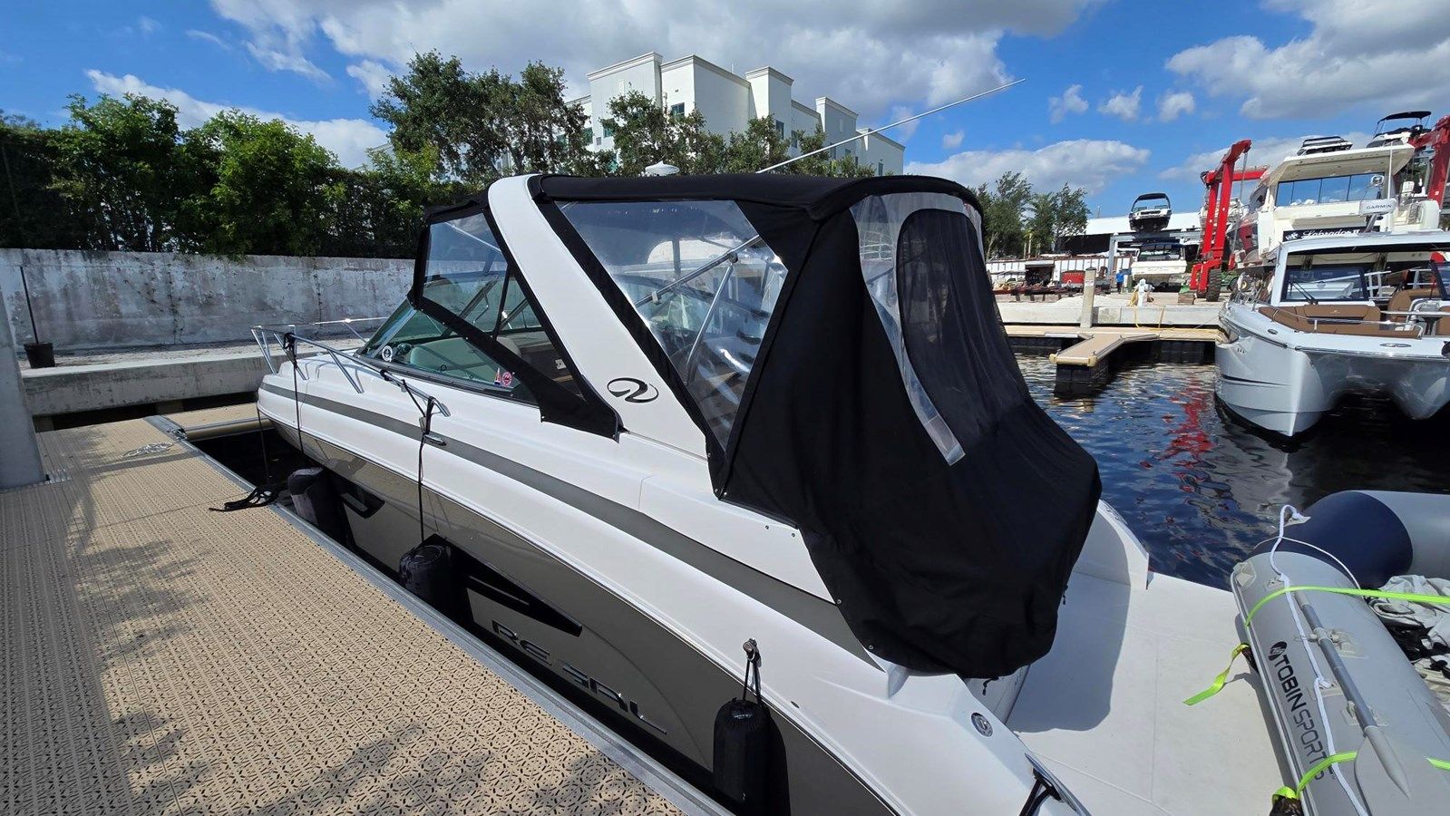 Лучшая цена на 2017 Regal 32 Express