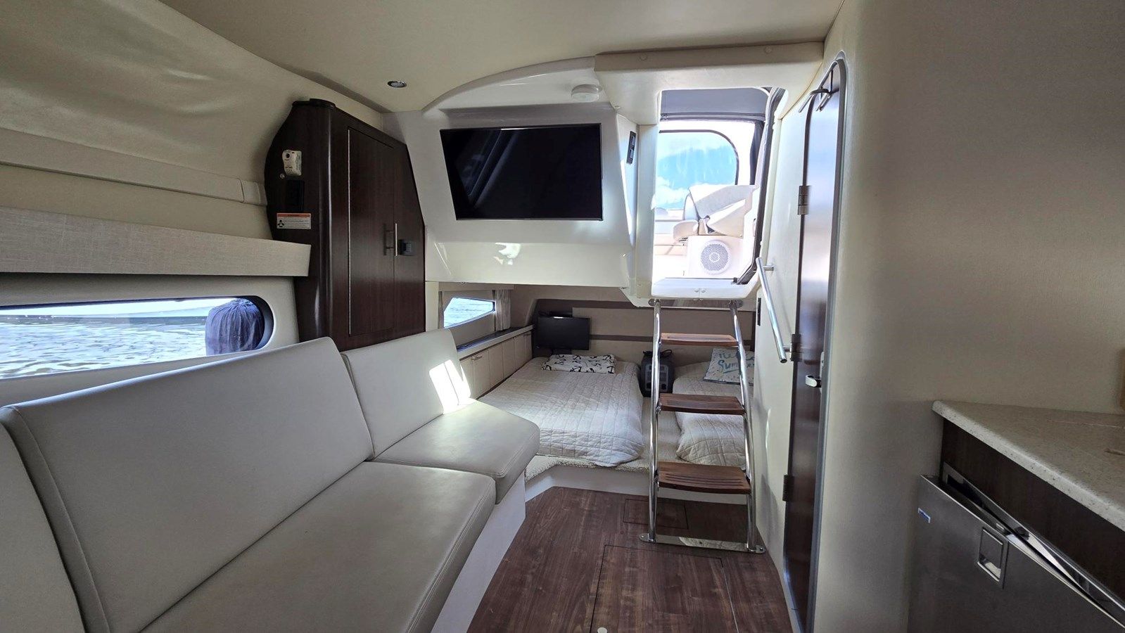 Лучшая цена на 2017 Regal 32 Express 32