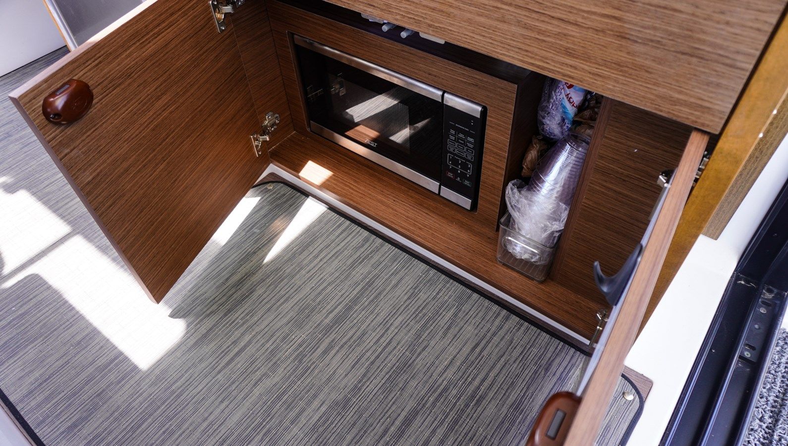 Купить яхту 2024 Jeanneau NC895 - Jeanneau в Shestakov Yacht Sales