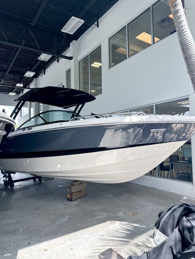 the best price on Chaparral 250 OSX