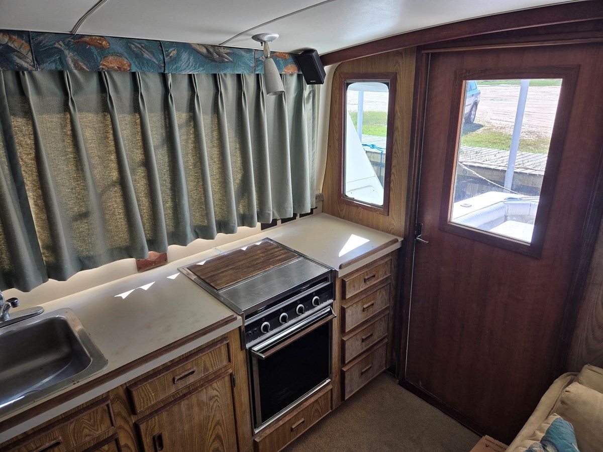 Buy a yacht THERAPY I - Bertram Yacht