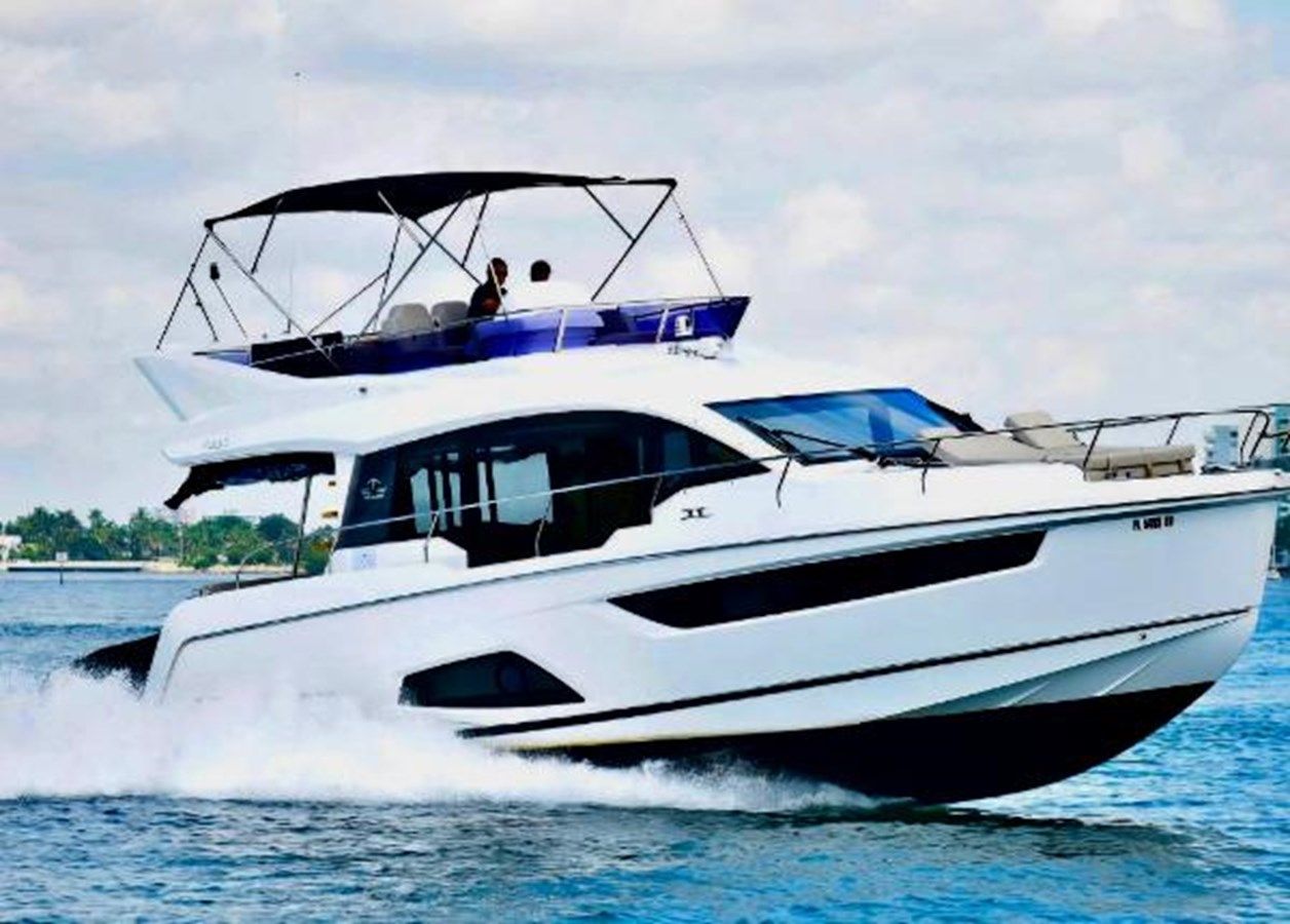 Buy a La Vida Boca F430 at Shestakov Yacht Sales