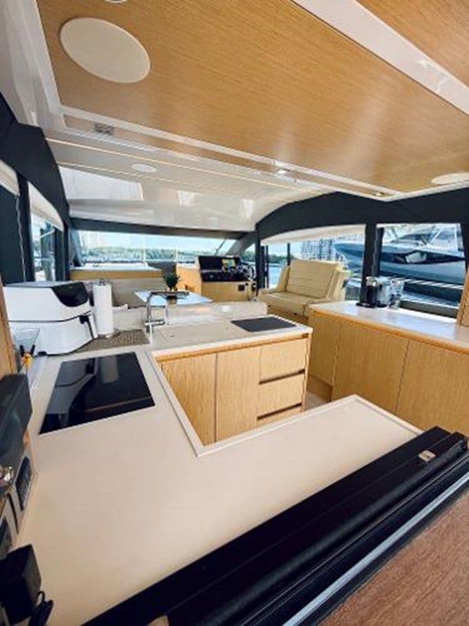 best yacht sales deals La Vida Boca F430