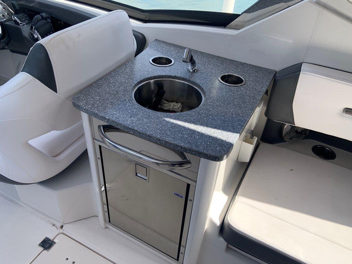 best yacht sales deals Chaparral 307 SSX 2018