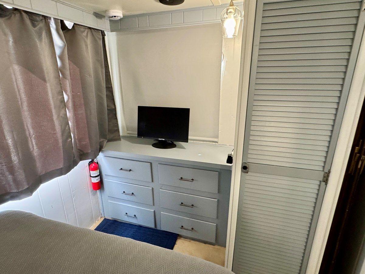 Buy a Dragonfly Chaser 14 x 50 Standard at Shestakov Yacht Sales