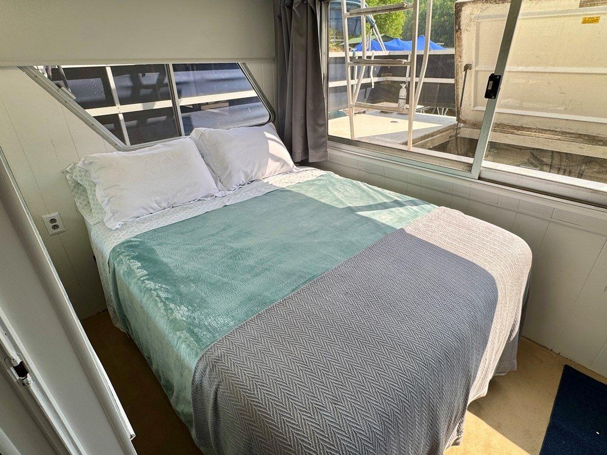 Buy a Dragonfly Chaser - GIBSON at Shestakov Yacht Sales