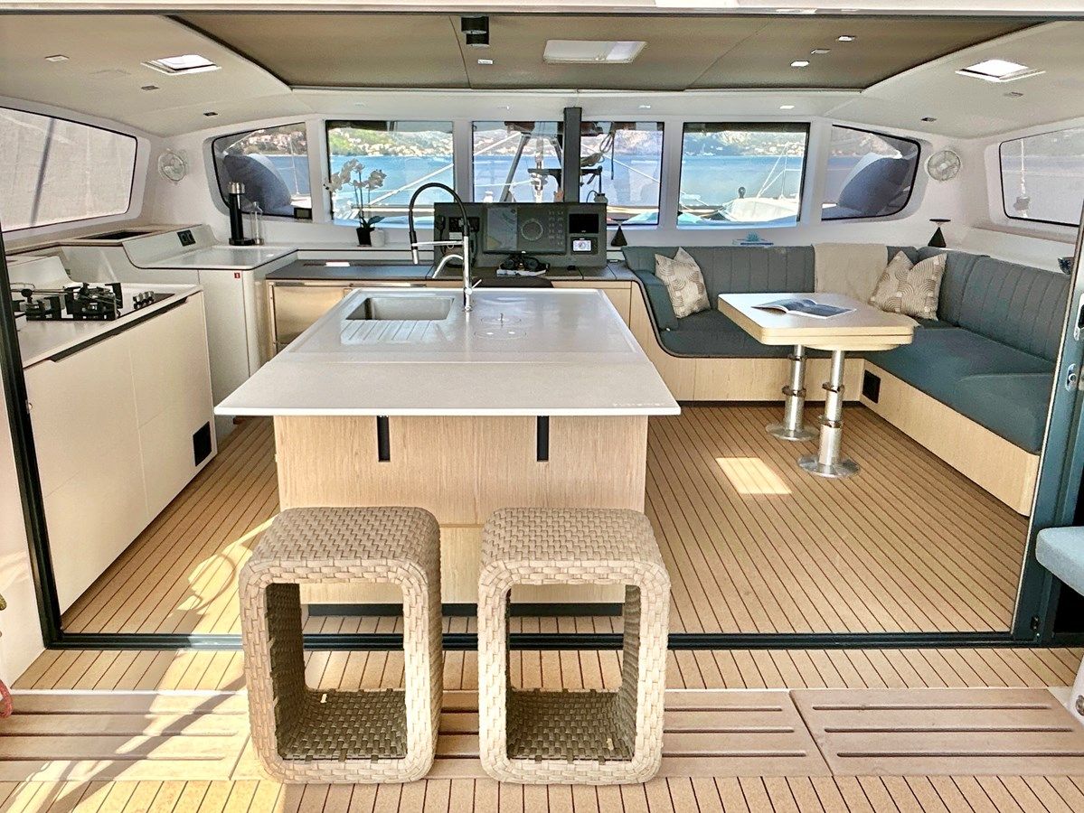 Buy a yacht Jolie