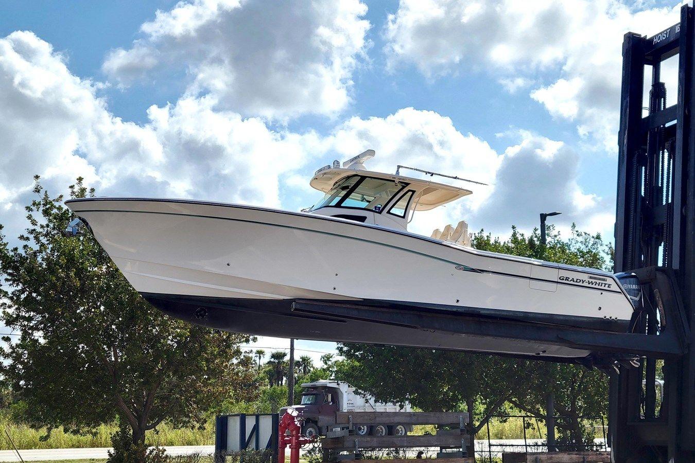 Купить яхту Lucky Penny II Canyon 376 в Shestakov Yacht Sales