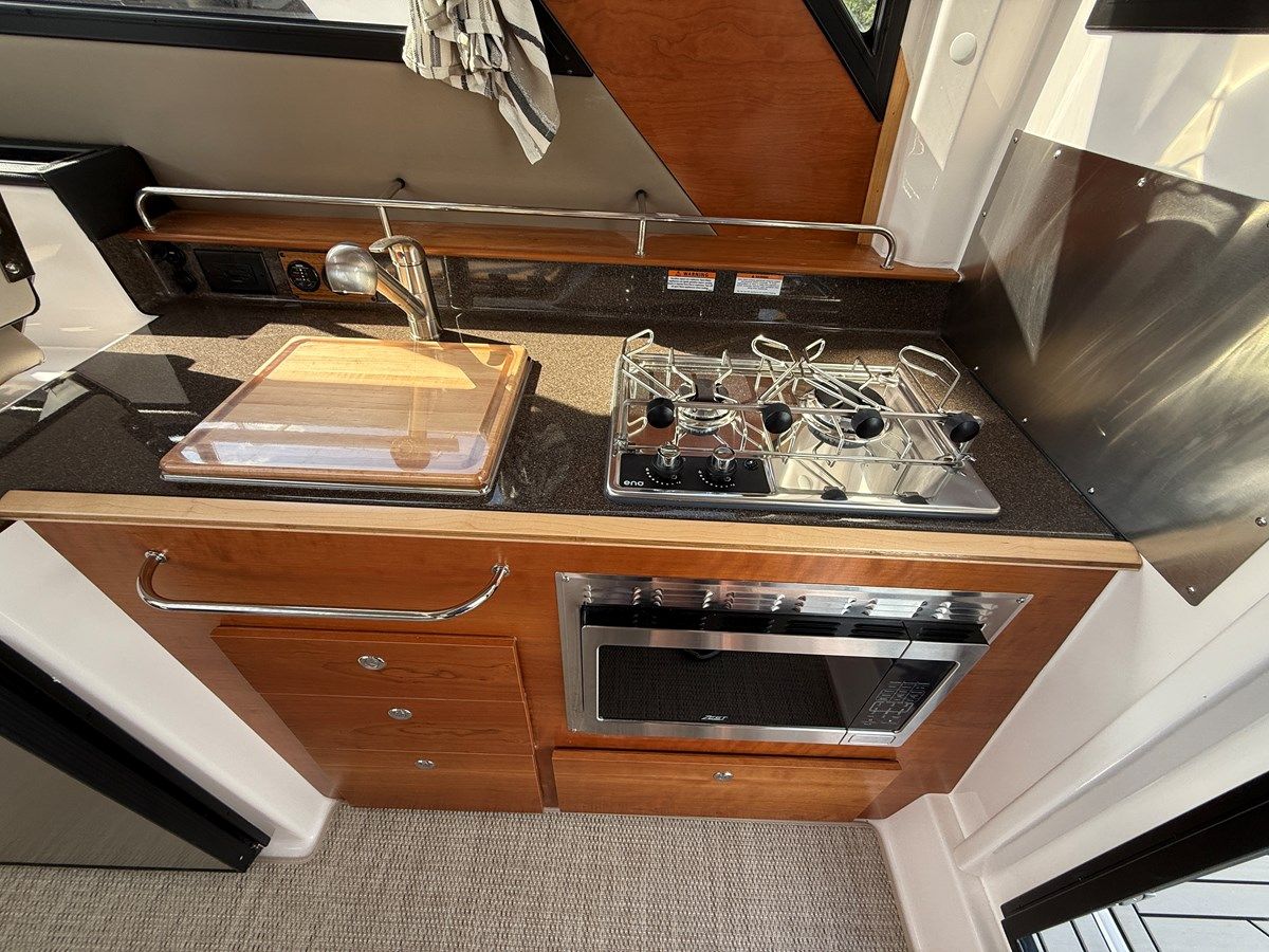 best yacht sales deals 2025 Cutwater 288 - Grasonville, MD - CUTWATER
