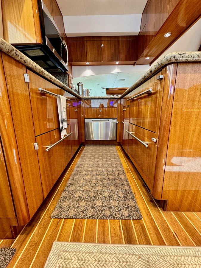 best yacht sales deals QUEEN MARA 2008