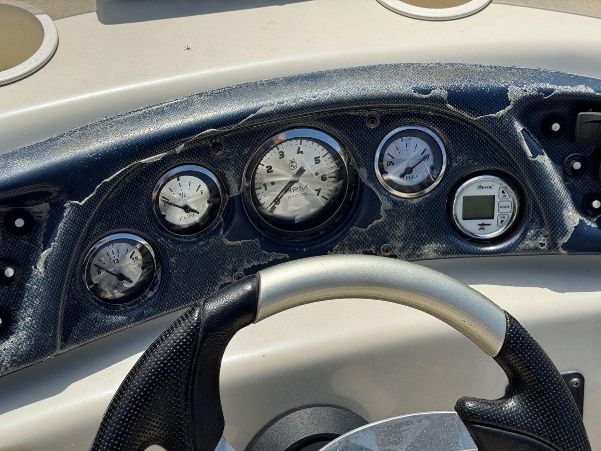 the best price on 02 Bennington 257L Pontoon NLSQ 27