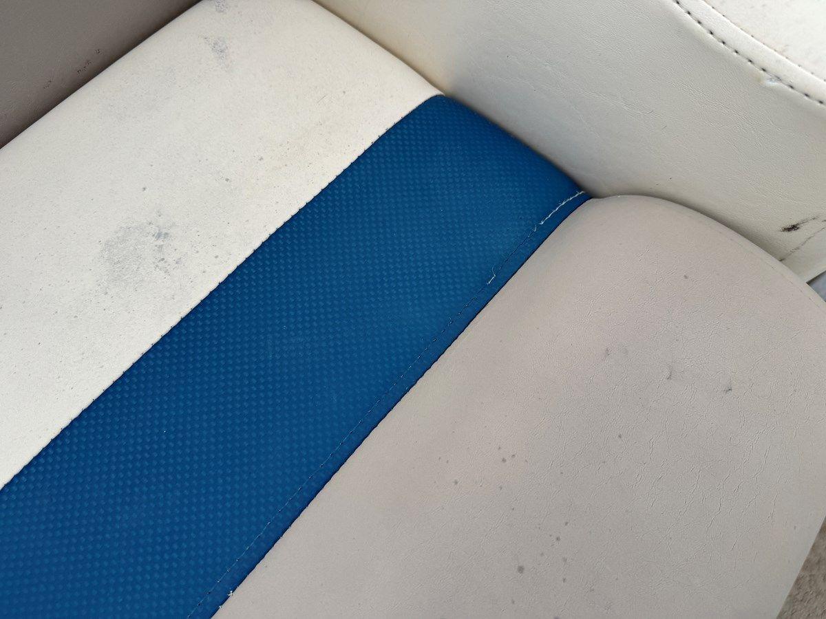 Buy a yacht 02 Bennington 257L Pontoon NLSQ 2002