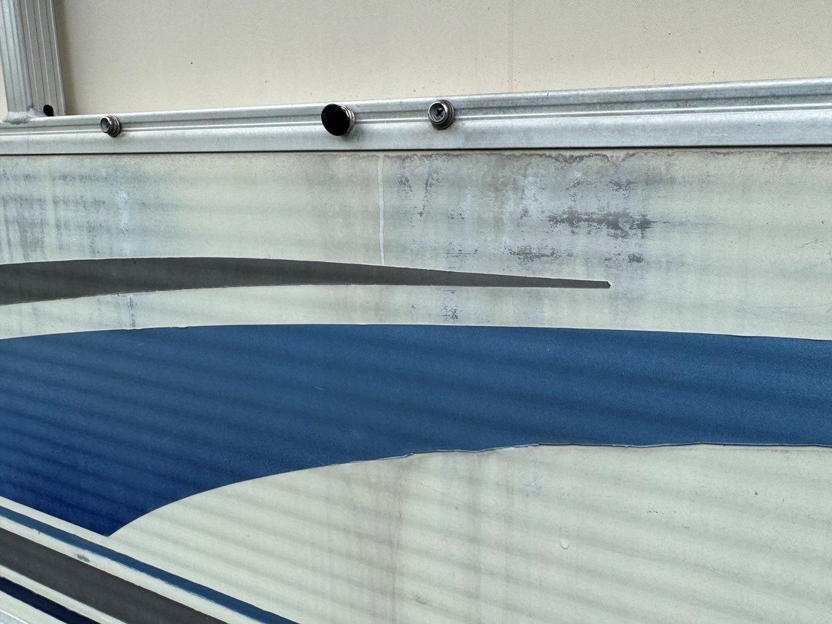 the best price on 02 Bennington 257L Pontoon NLSQ 2002