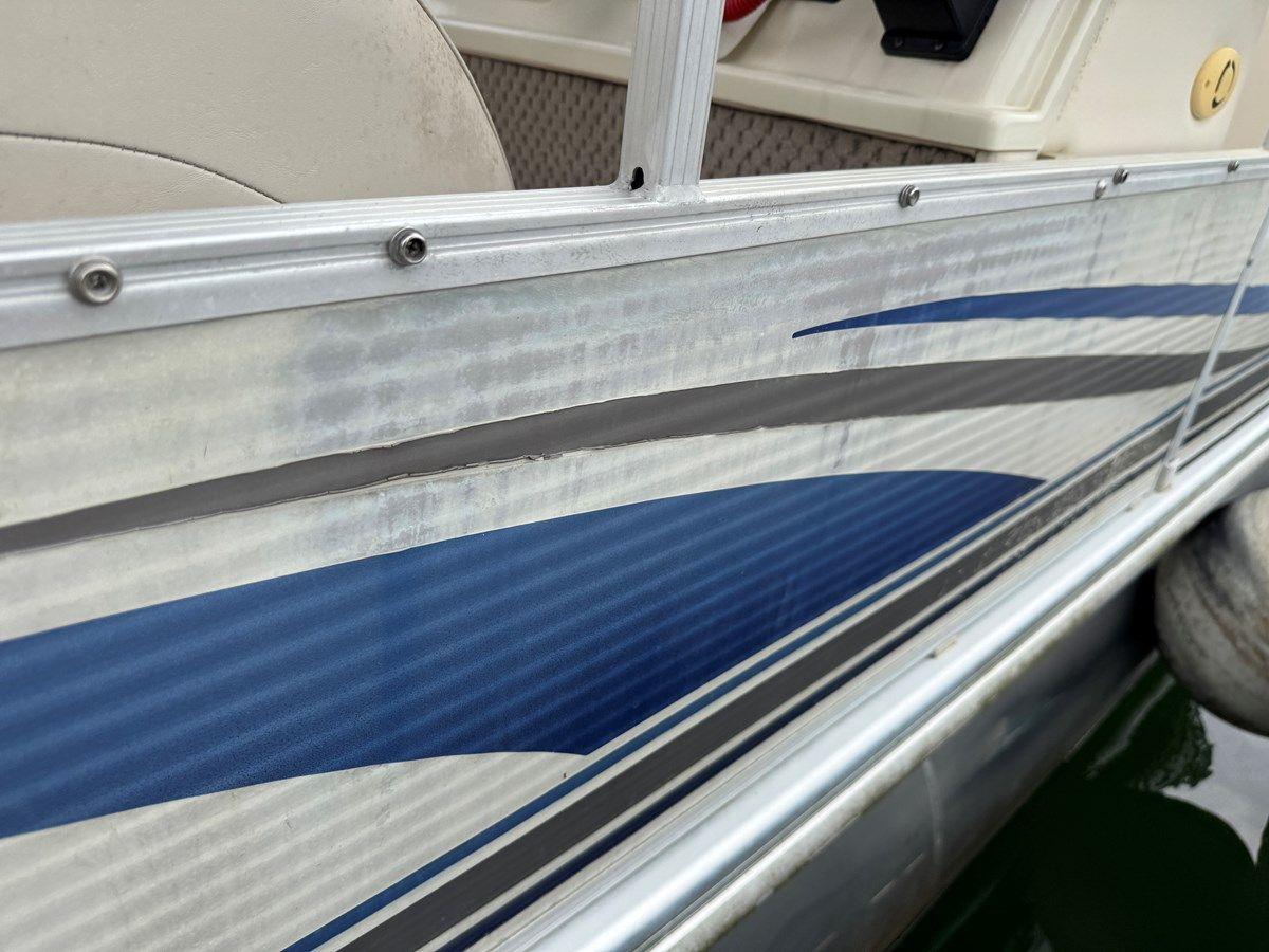 Buy a 02 Bennington 257L Pontoon NLSQ - BENNINGTON at Shestakov Yacht Sales