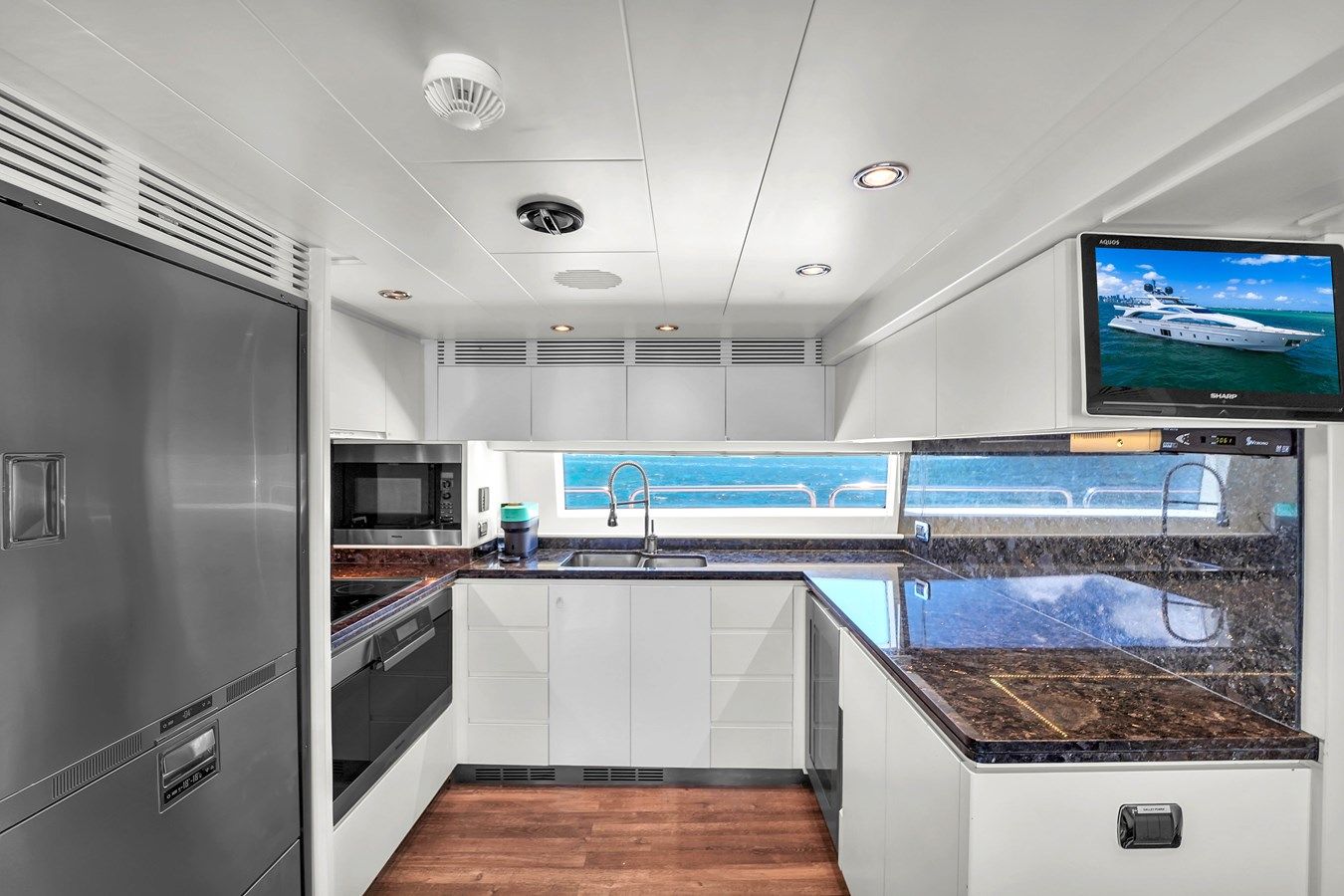 the best price on Azimut Grande 105 2012