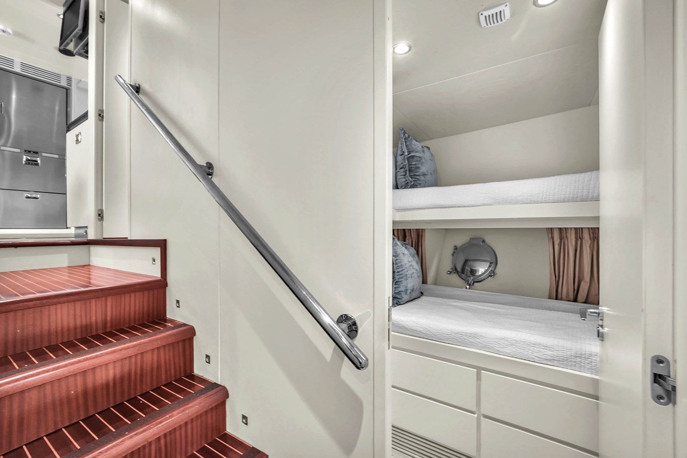 best yacht sales deals Azimut Grande 105 105