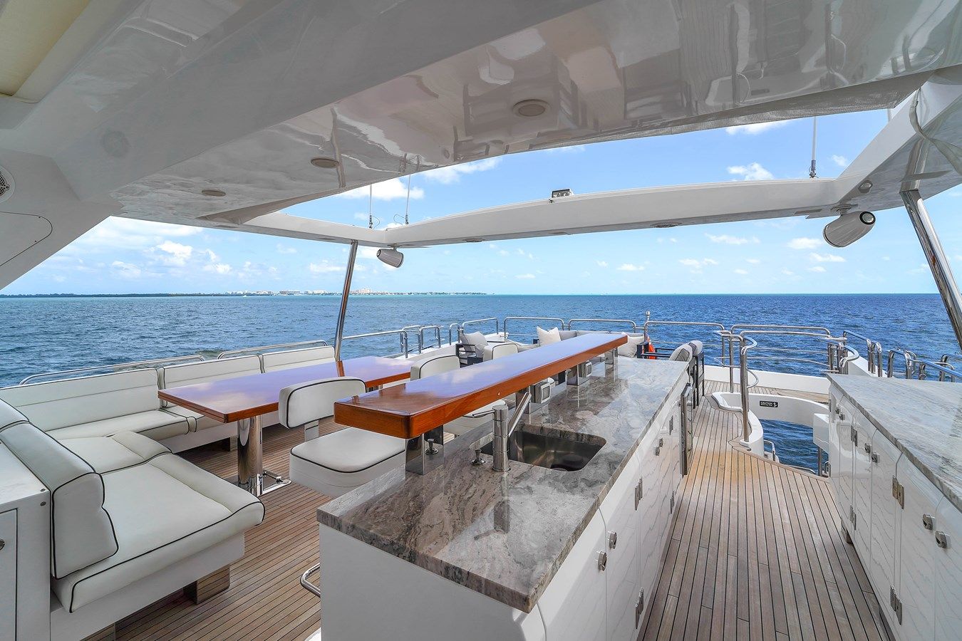 the best price on Azimut Grande 105 - Azimut Yachts