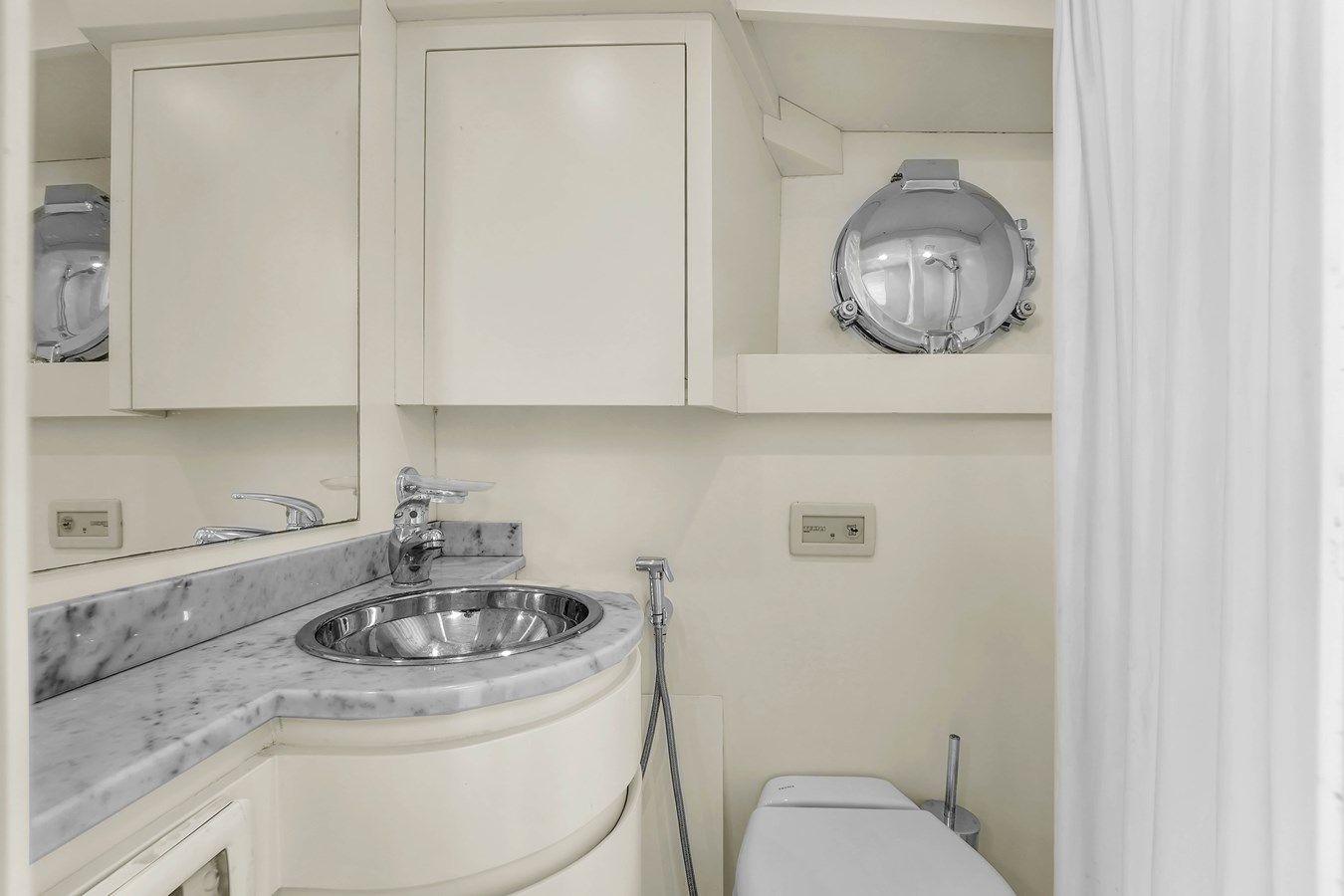 the best price on Azimut Grande 105 - Azimut Yachts