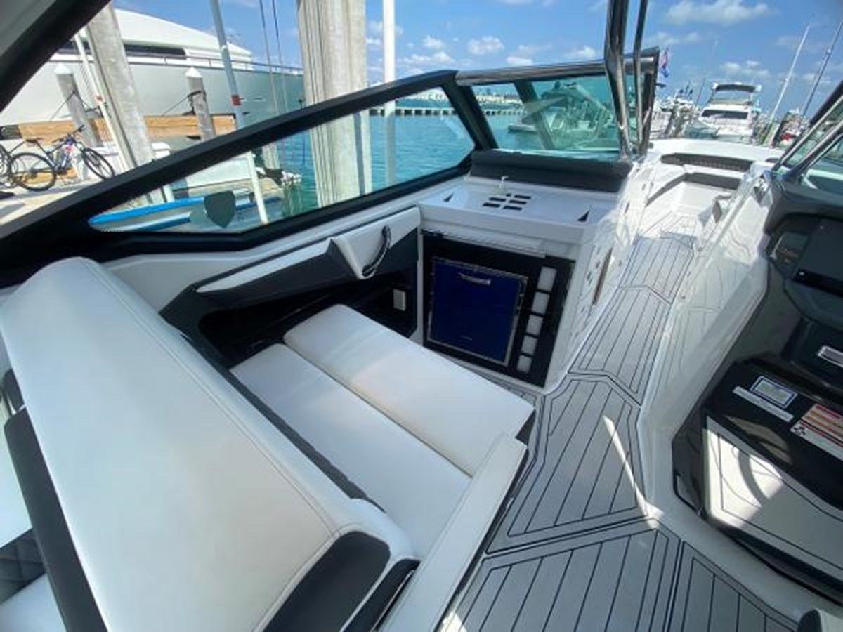 Buy a - 385 SE at Shestakov Yacht Sales