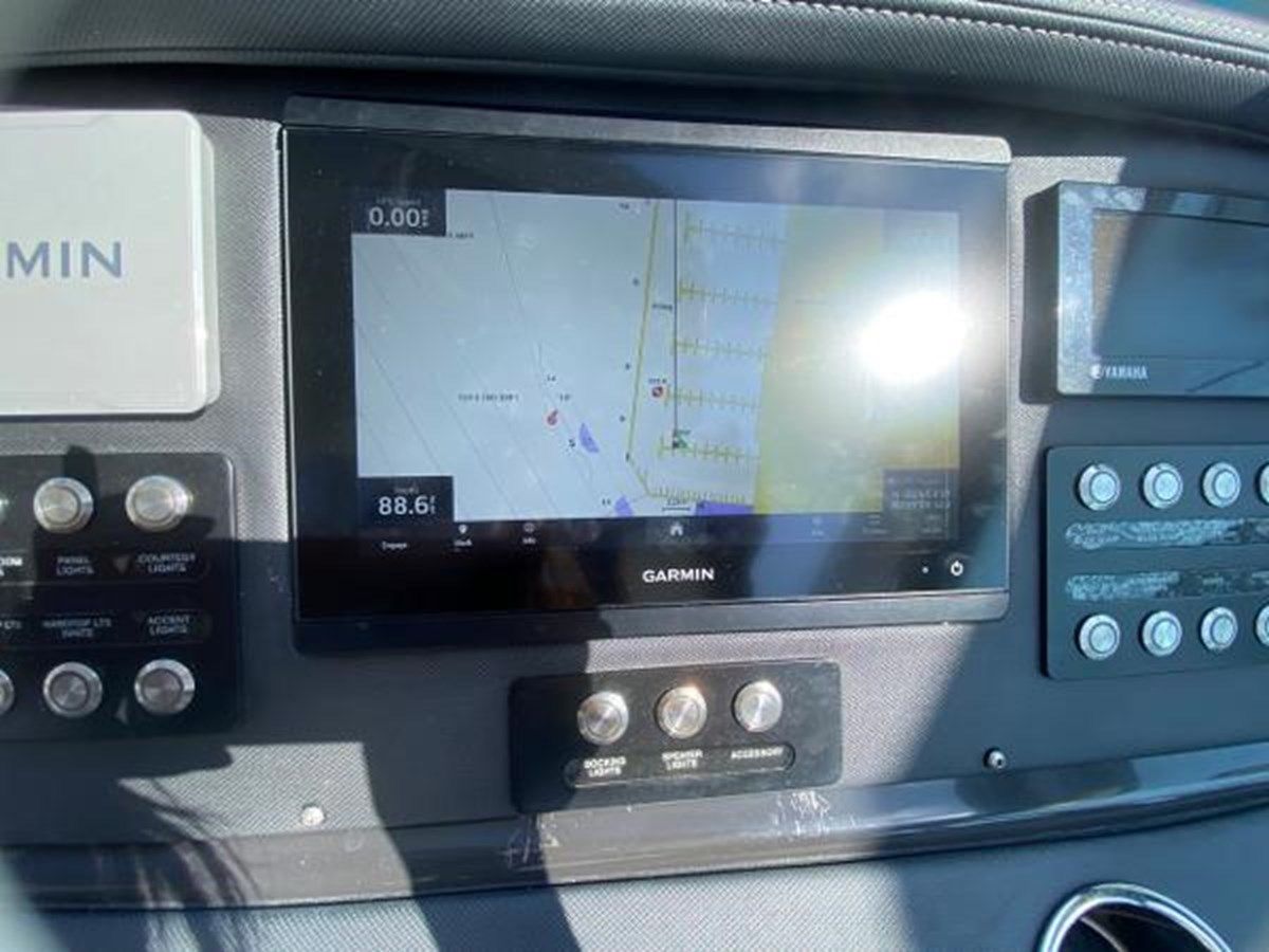 Buy a yacht - 385 SE