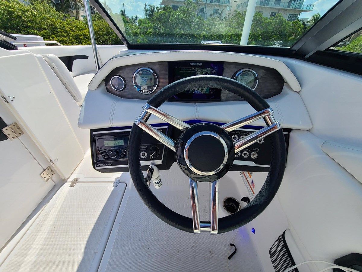 best yacht sales deals 2022 Four Winns HD3 2022