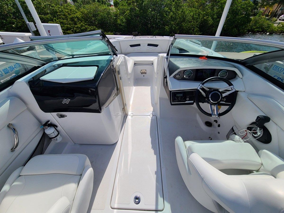 Buy a yacht 2022 Four Winns HD3 - FOUR WINNS