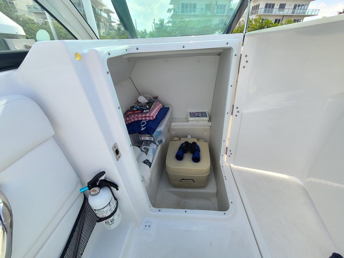 Buy a 2022 Four Winns HD3 - FOUR WINNS at Shestakov Yacht Sales