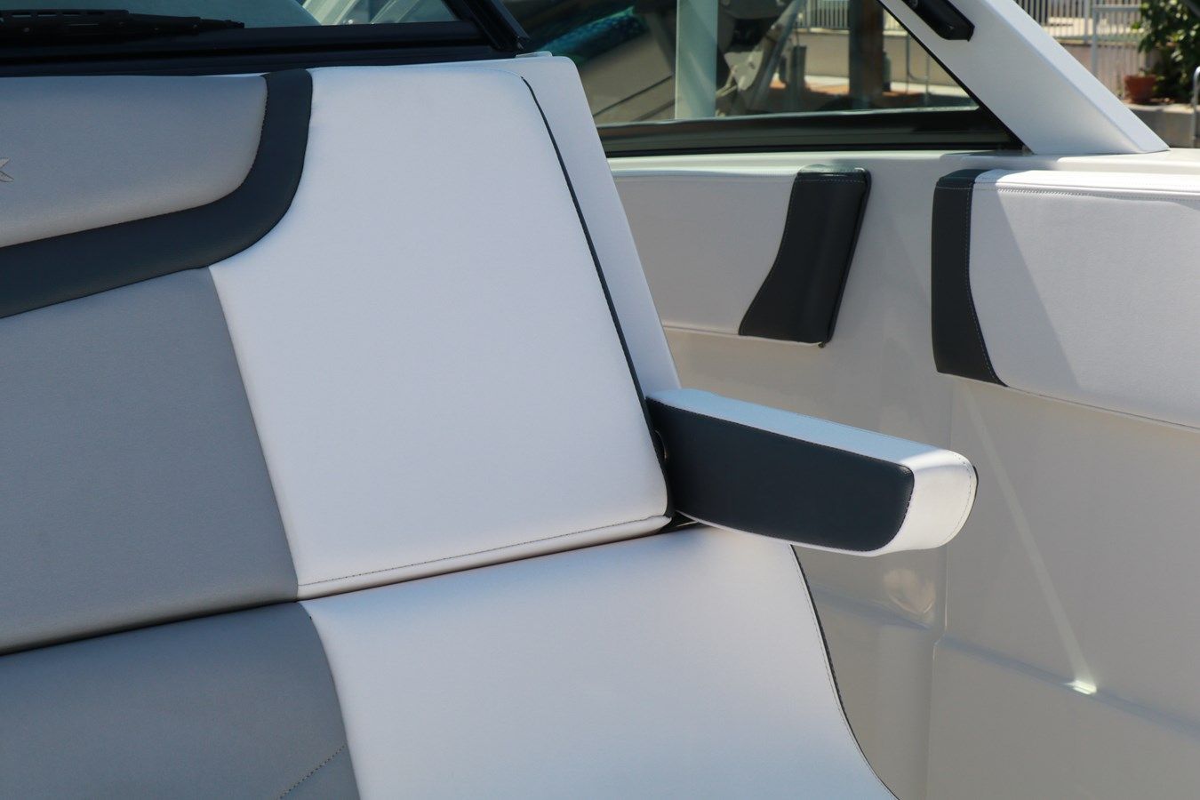 Стоимость яхты 2021 Chaparral 300 OSX 30