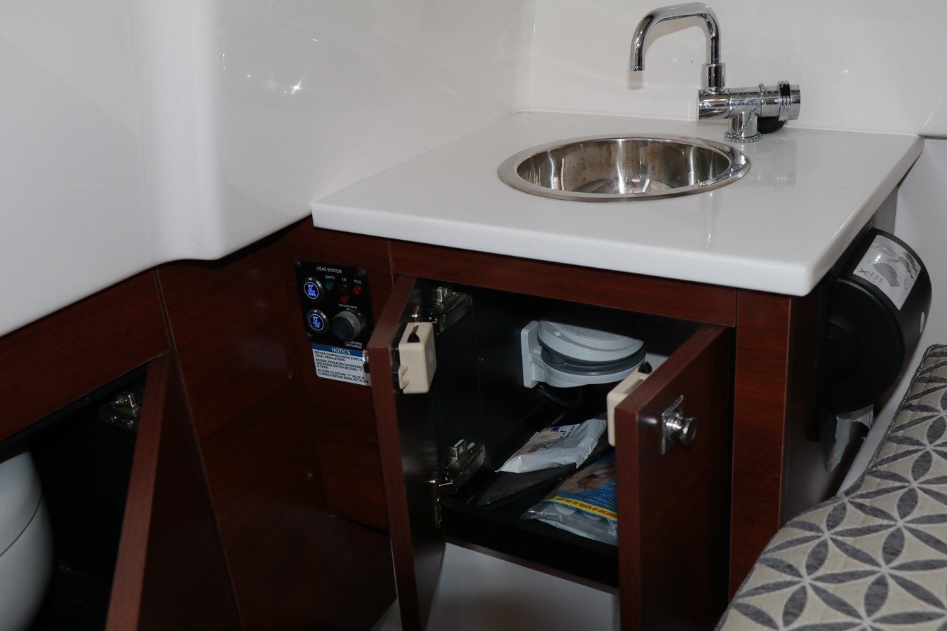 Купить яхту 2021 Chaparral 300 OSX в Shestakov Yacht Sales