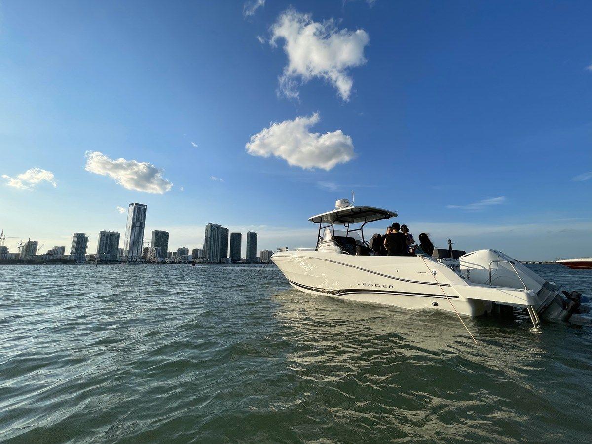 the best price on Jeanneau Leader 9.0 CC