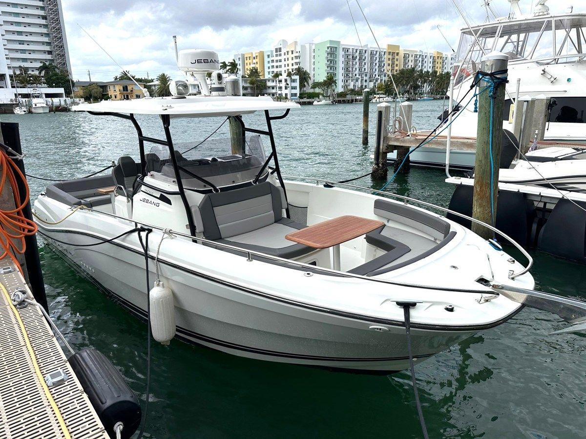 Buy a Jeanneau Leader 9.0 CC 29 at Shestakov Yacht Sales